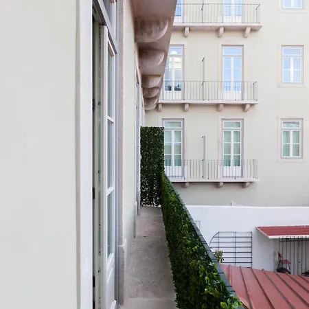 Апартаменти Flh Cais Sodre Chic Urban Flat With Balcony