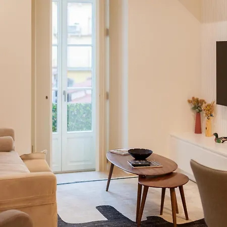 Апартаменты Flh Cais Sodre Chic Urban Flat With Balcony *